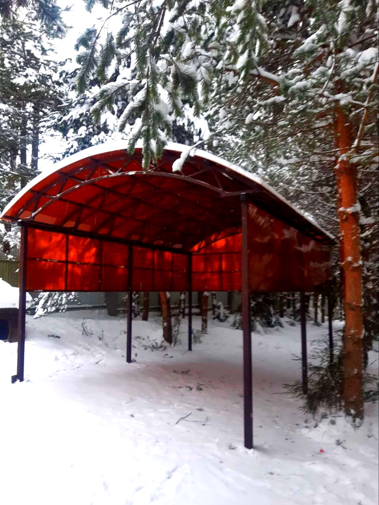 Навес-беседка в парке с сотовым поликарбонатом Двускатный навес с поликарбонатом для автомобиля