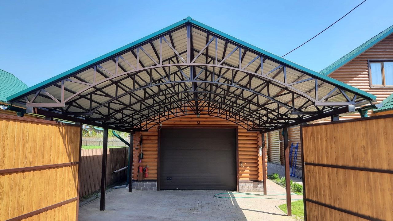 Навес для автомобиля двускатный перед гаражом Двускатный навес с поликарбонатом для автомобиля