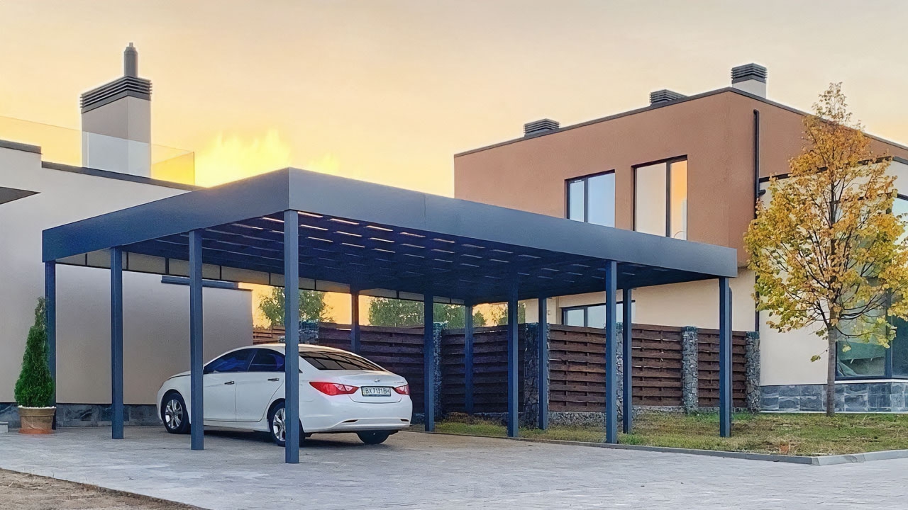 Односкатный автонавес из поликарбоната в стиле хай-тек для автомобиля Двускатный навес с поликарбонатом для автомобиля
